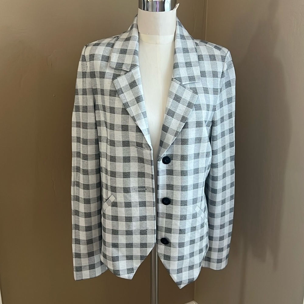 Cabi Valentina Blazer
size 10